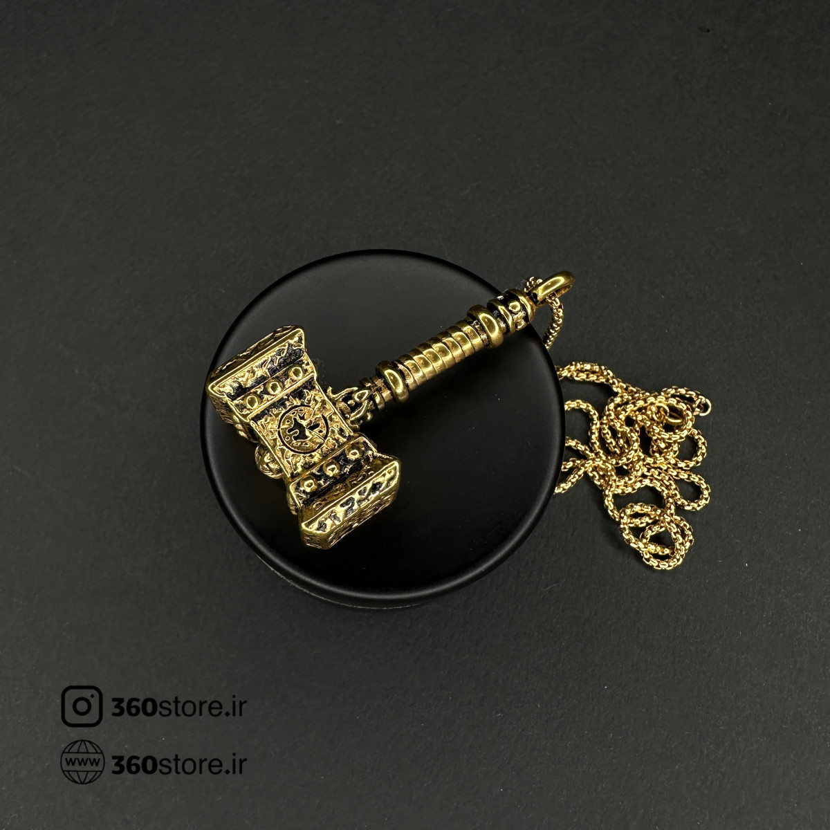 تصویر گردنبند طرح پتک طلایی سایز بزرگ با بافت برجسته و کیفیت استیل ضد زنگ