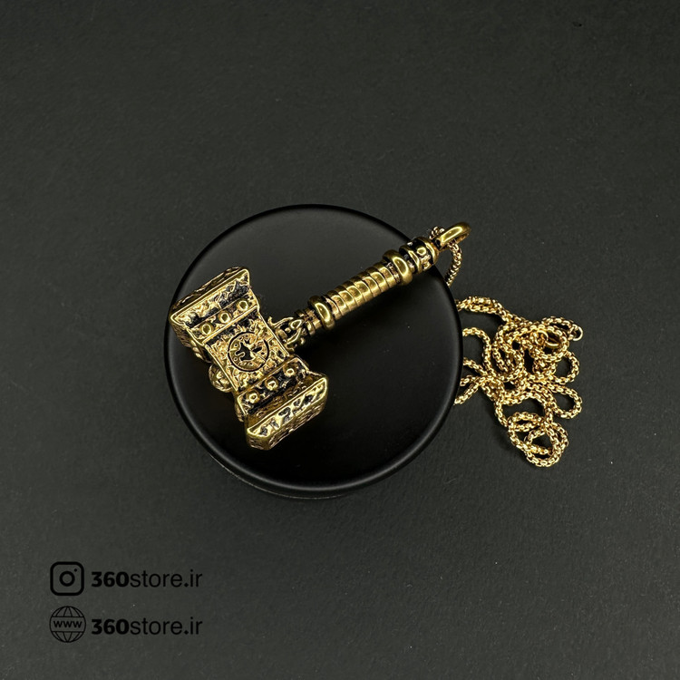 تصویر گردنبند طرح پتک طلایی سایز بزرگ با بافت برجسته و کیفیت استیل ضد زنگ