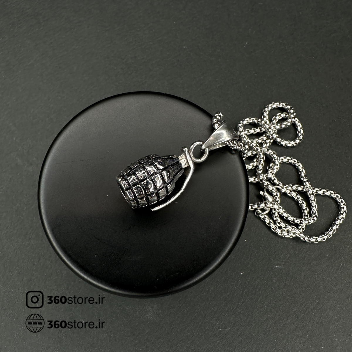 تصویر گردنبند طرح نارنجک نقره ای با طراحی خاص و کیفیت عالی از فروشگاه علیدسا