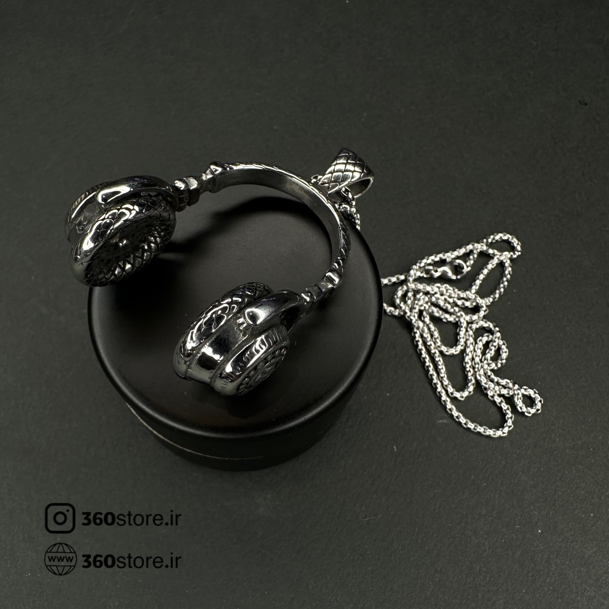 تصویر گردنبند سایز بزرگ نقره ای علیدسا با طراحی خاص و کیفیت بالا مناسب برای هدیه