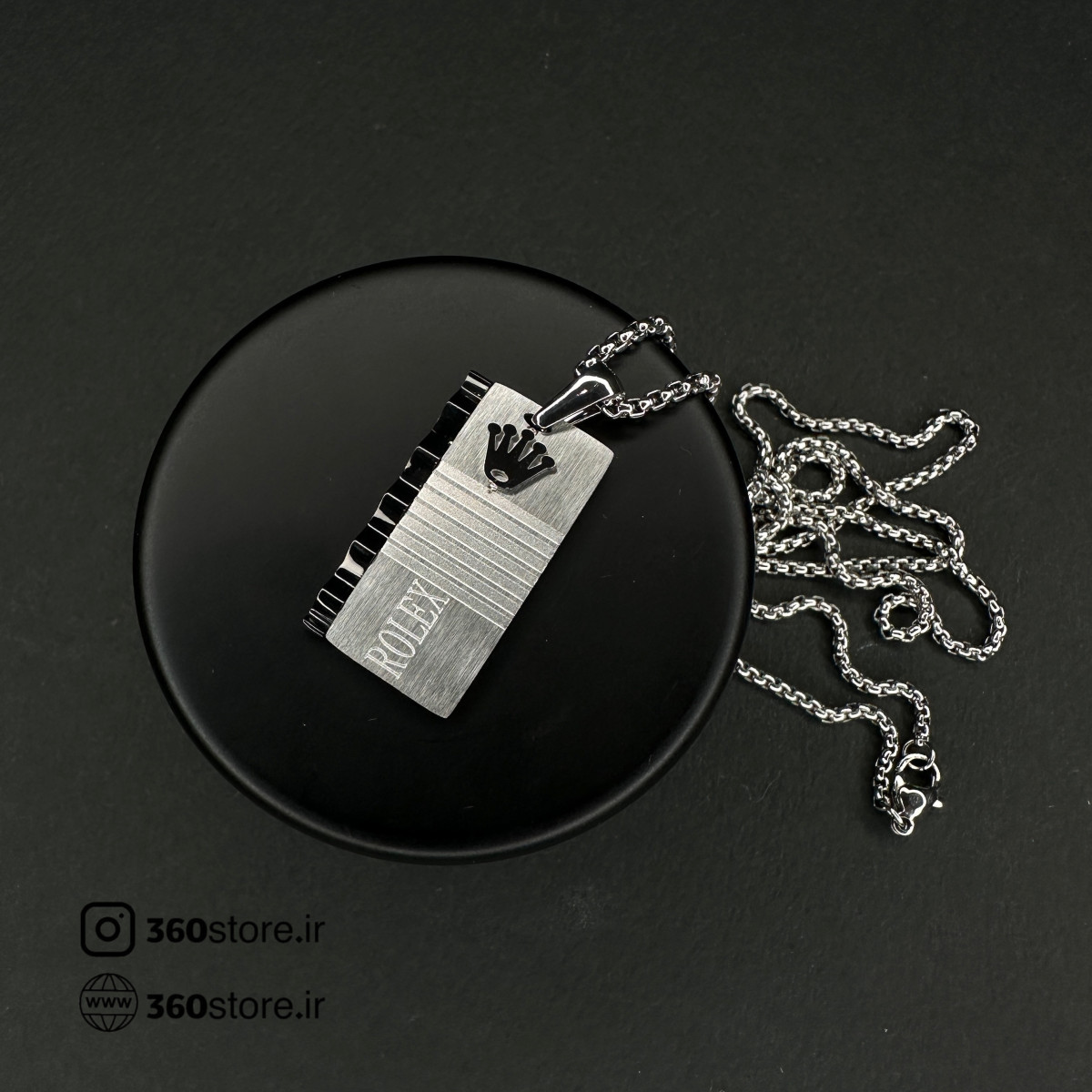 گردنبند طرح رولکس مشکی نقره ای با قاب مستطیل و زنجیر استیل ضد زنگ