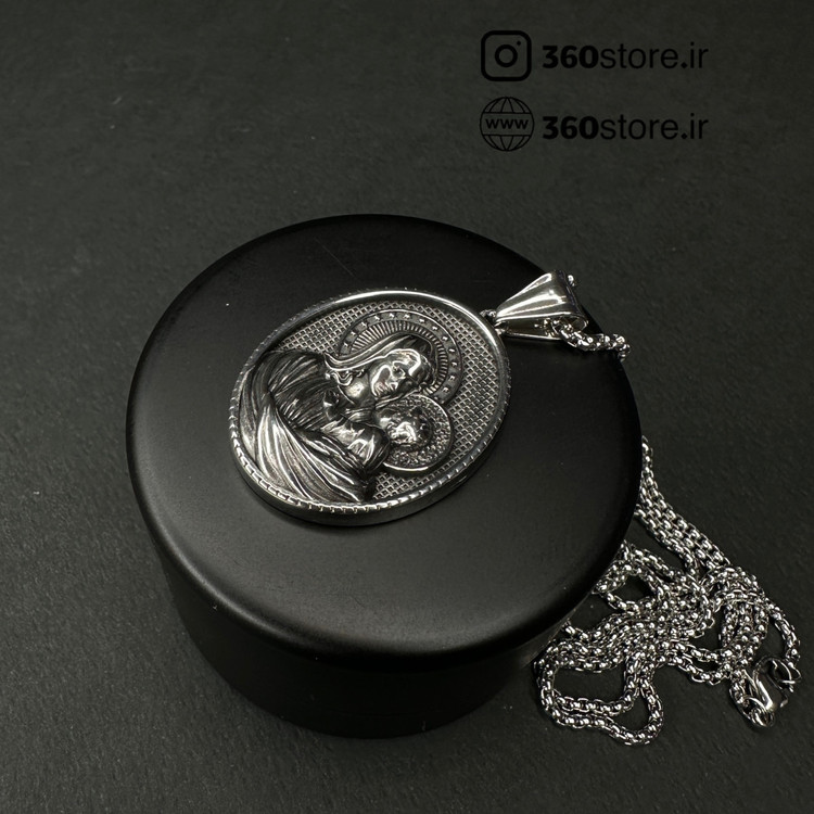 تصویر گردنبند طرح دار طلایی علیدسا با زنجیر ظریف و آویز خاص، مناسب برای استایل شیک