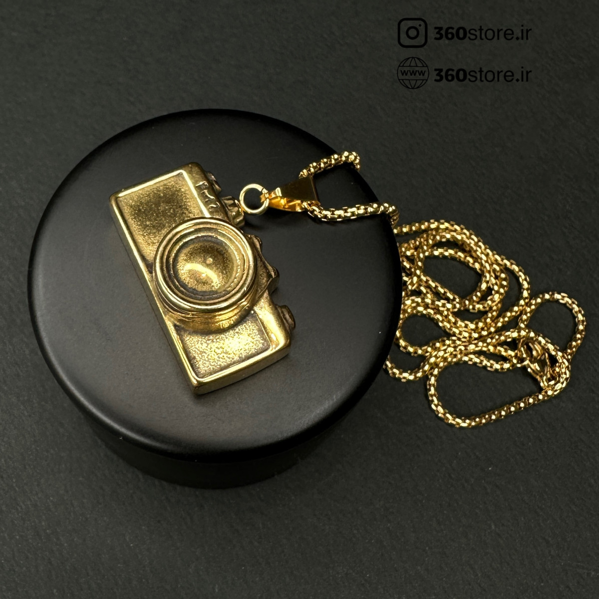 تصویر گردنبند زنانه شیک و مدرن علیدسا با طراحی ظریف و رنگ طلایی مناسب برای هدیه