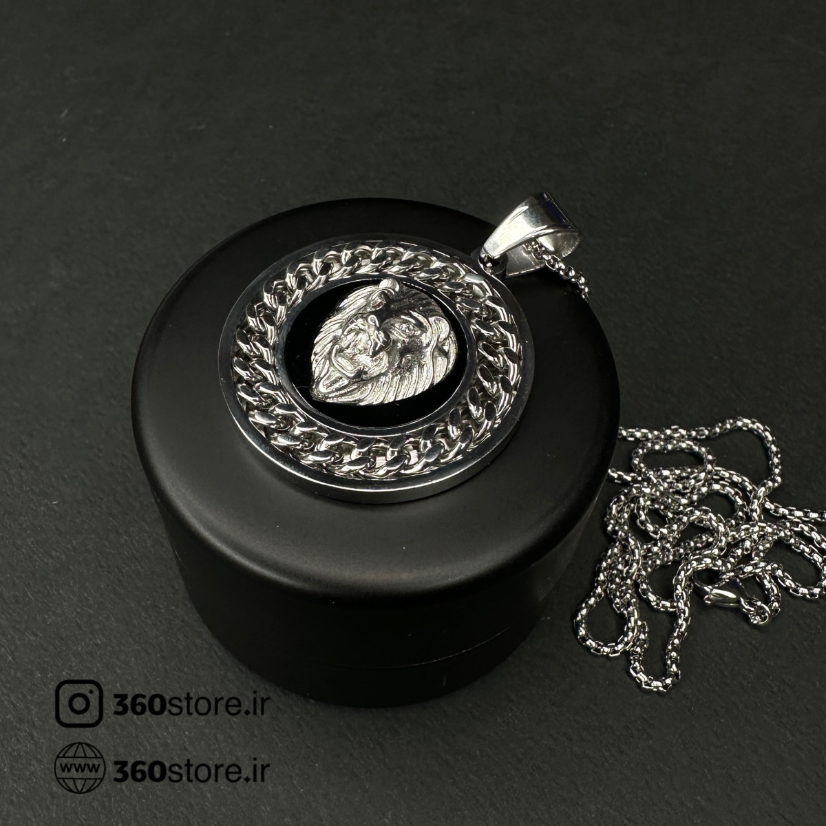 تصویر گردنبند طرح دار زیبا با رنگ طلایی و جنس استیل با کیفیت بالا مناسب برای هدیه