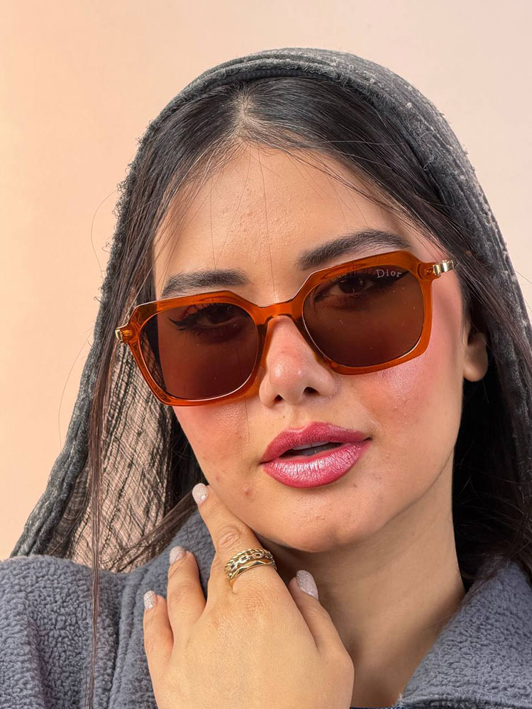 عینک آفتابی زنانه دیور مدل آستریا کد 3914 علیدسا با فریم لوکس و عدسی UV400، مناسب برای استایل روزمره و هدیه شیک به خانم‌ها