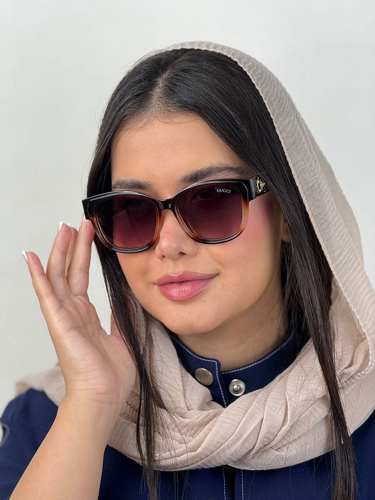 عینک آفتابی زنانه گوچی مدل آیریس کد 0390 علیدسا با فریم کائوچو و عدسی UV400، مناسب برای استایل روزمره و رانندگی، هدیه شیک برای خانم‌ها