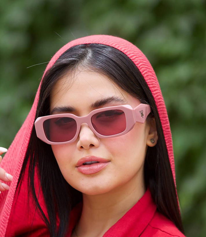 عینک آفتابی زنانه پرادا مدل آتنا علیدسا با فریم گربه‌ای و عدسی UV400، مناسب برای استایل روزمره و مهمانی