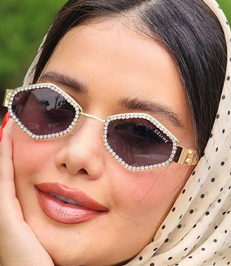 عینک آفتابی زنانه مدل درخشان با فریم لوزی و نگین‌های براق، لنز UV400، مناسب برای استایل روزمره و هدیه